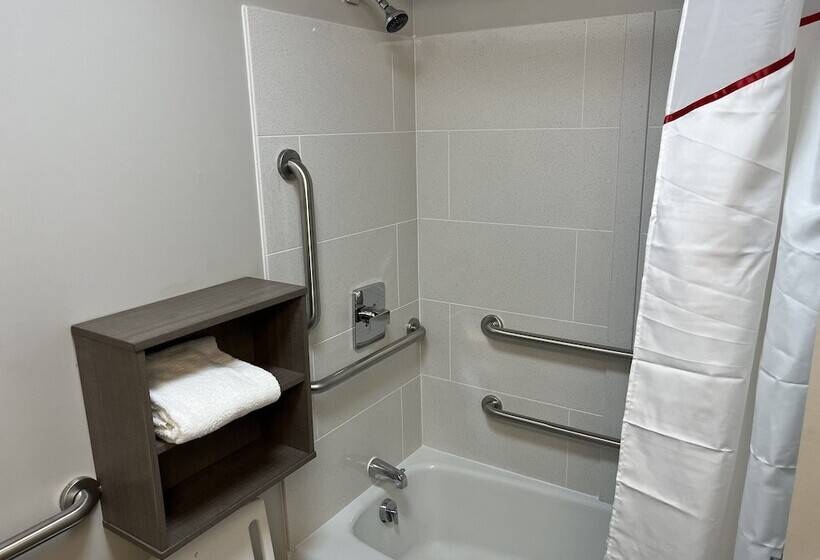 جناح لذوى الاحتياجات الخاصة, Red Roof Inn & Suites Wilkesboro