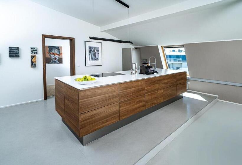 标准间, The Grand Ahrenshoop