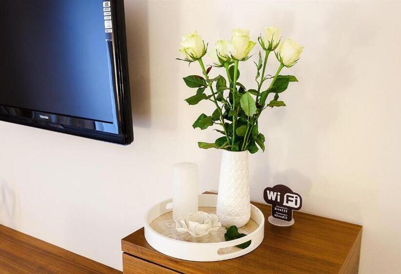 Standard room with outdoor bath, Villa Aina Boutique