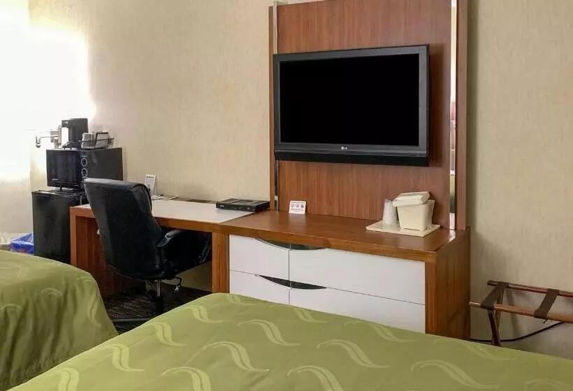２ダブルベッドのスタンダードルーム, Quality Inn Near Toms River Corporate Park