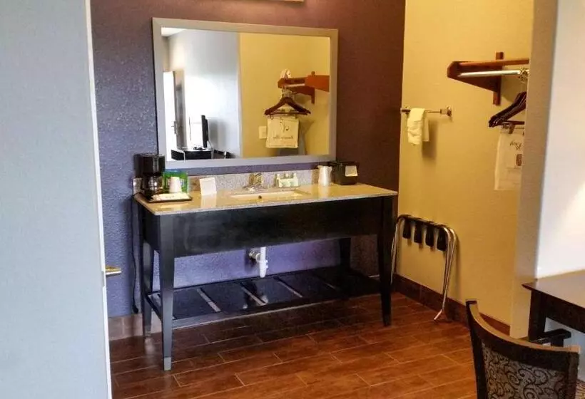 キングサイズベッドのデラックスルーム, Studio 6beeville, Tx