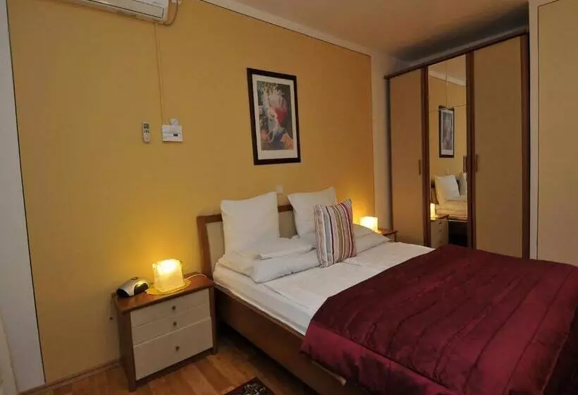 اتاق استاندارد با بالکن و چشم‌انداز دریا, Haus Am Meer Cavtat