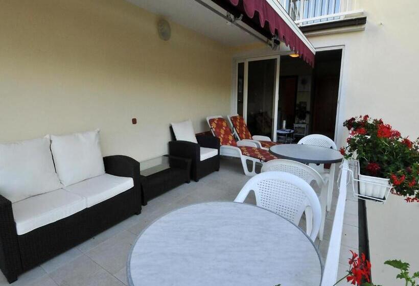 غرفة قياسية مطلّة علي البحر مزوَّدة بشُرفة, Haus Am Meer Cavtat