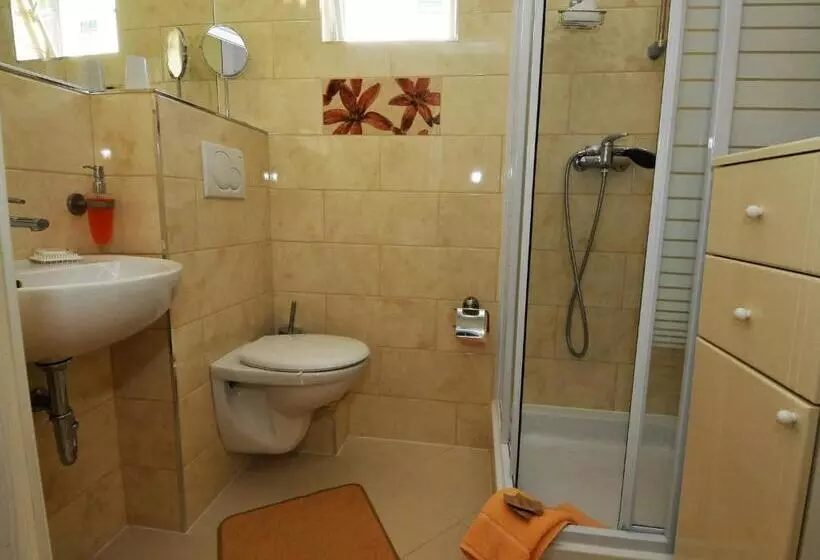 اتاق استاندارد با بالکن و چشم‌انداز دریا, Haus Am Meer Cavtat