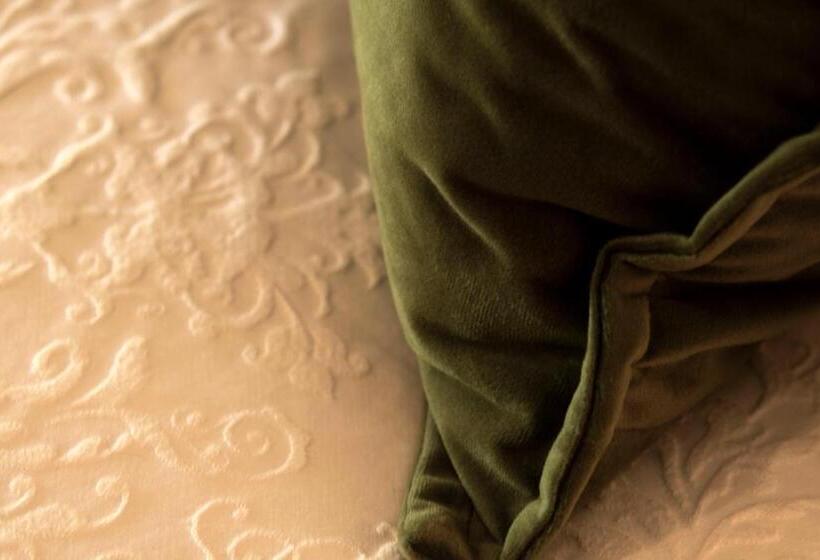 スーペリアールーム, Hawthorne House