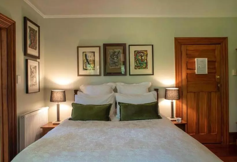 Superior-huone, Hawthorne House