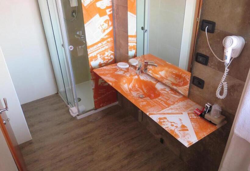 스탠다드 트리플 룸, Planet