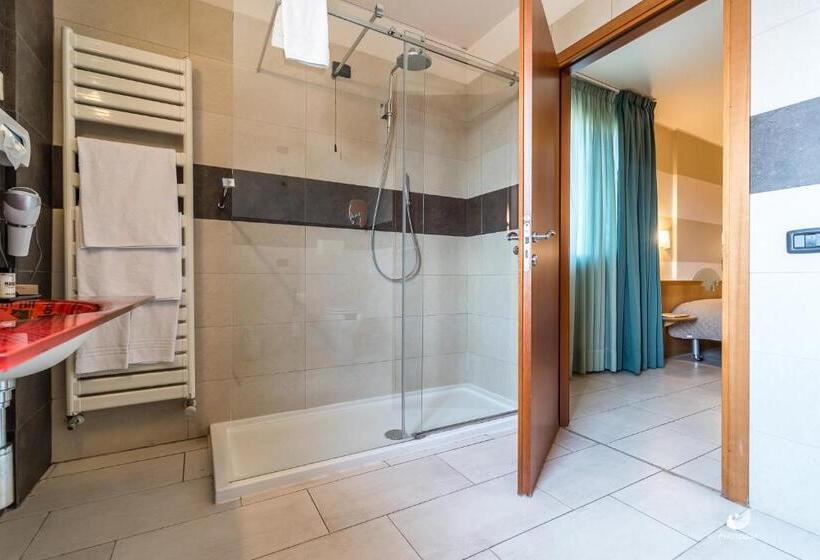 스탠다드 트리플 룸, Planet