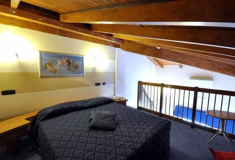 Junior Suite, Planet