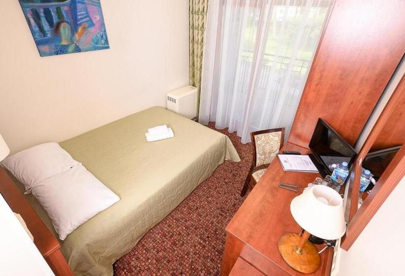 اتاق اکونومی, Regina