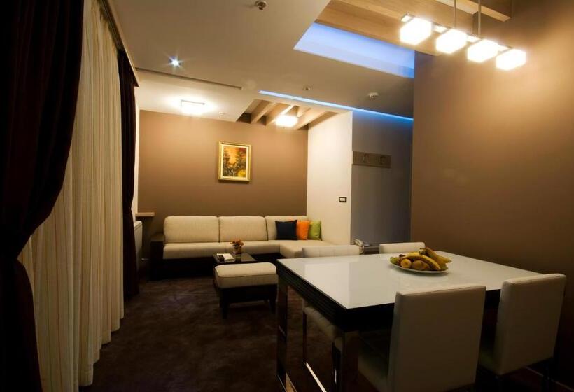 آپارتمان خانوادگی, Soa