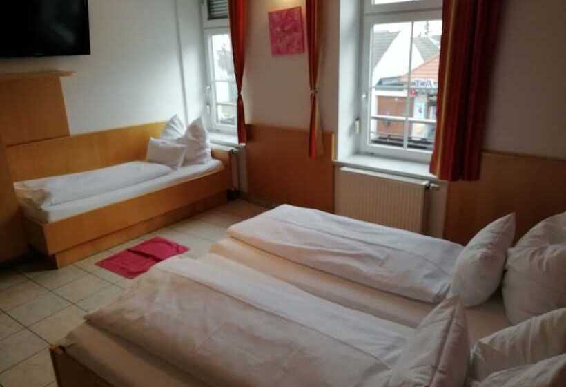 Номер Стандарт Трехместный, Weinhotel Kirchenwirt