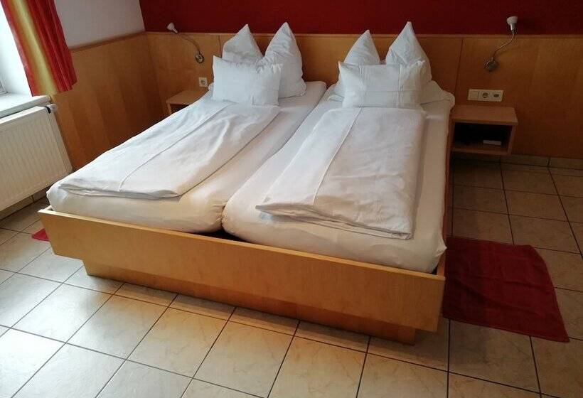 Номер Стандарт Трехместный, Weinhotel Kirchenwirt