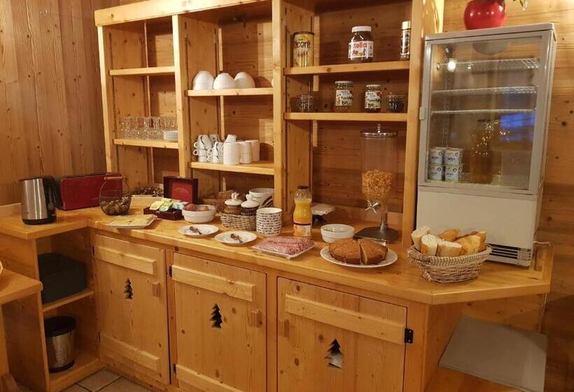 スタンダード4人部屋, Auberge Des Montauds