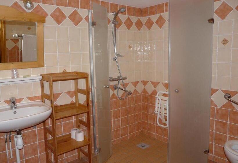 スタンダードスタジオ, Auberge Des Montauds