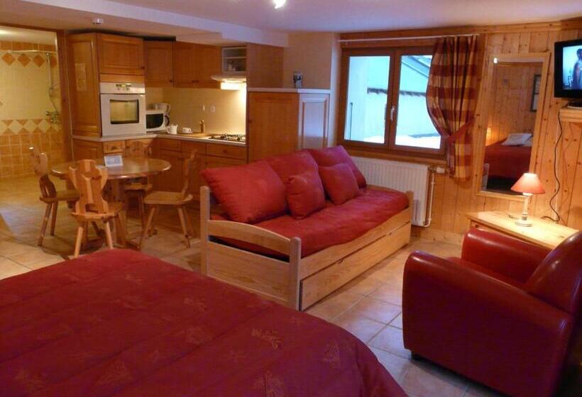 スタンダードスタジオ, Auberge Des Montauds