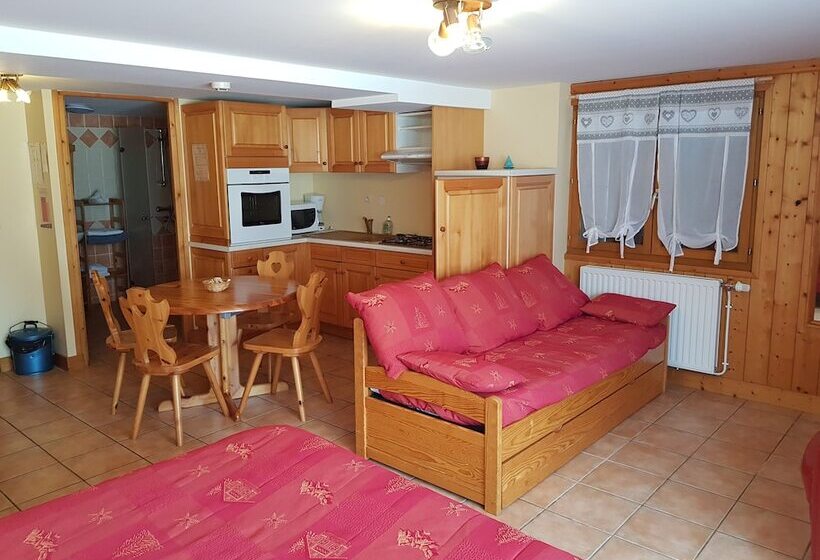 Студия Стандарт, Auberge Des Montauds