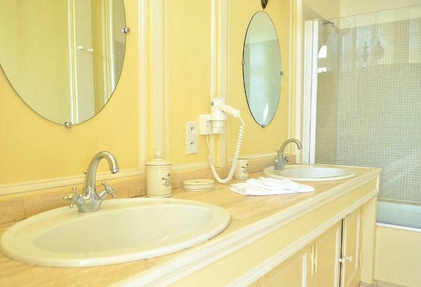 جناح عائلي, Château De La Motte Beaumanoir