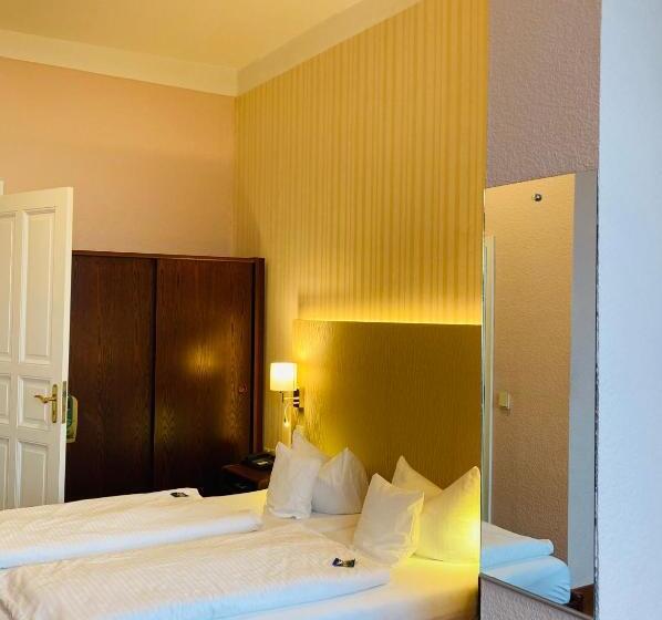 Полулюкс с Балконом, Germania