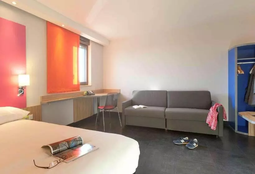 Standard Kolmen Hengen Huone, Ibis Styles Romans Valence Gare Tgv