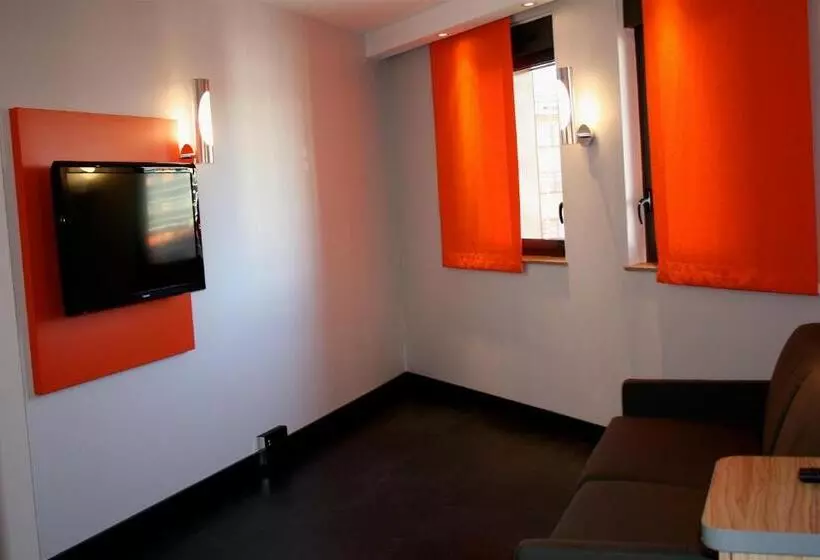 Standard Kolmen Hengen Huone, Ibis Styles Romans Valence Gare Tgv