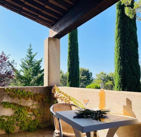 Трехместный Номер Стандарт с Балконом, Le Mas Des Collines