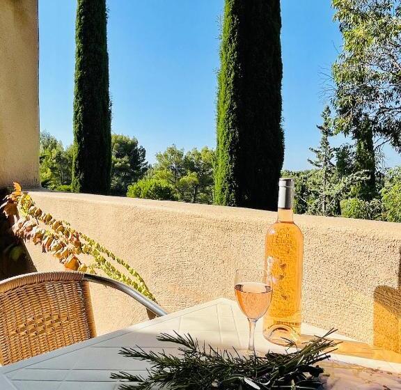 Трехместный Номер Стандарт с Балконом, Le Mas Des Collines