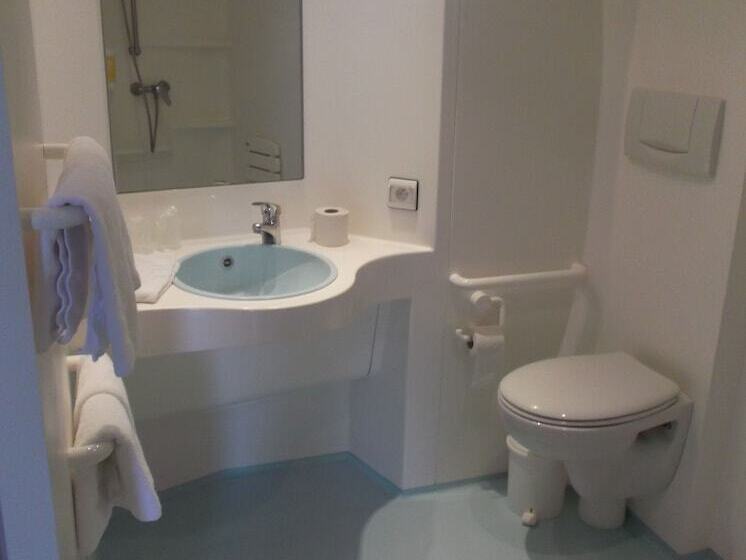 身障者適用スタンダードルーム, The Originals Access, Hôtel Saintflour