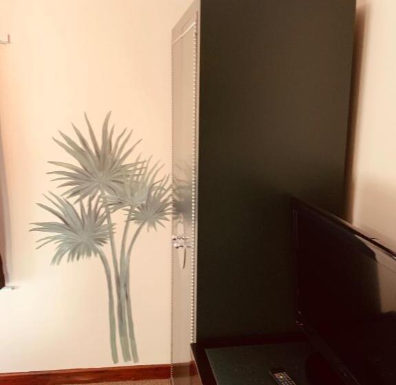 غرفة قياسية, The Swan