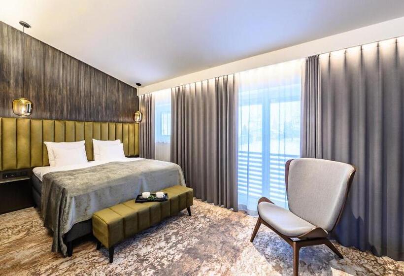 اتاق لوکس, Ugandi