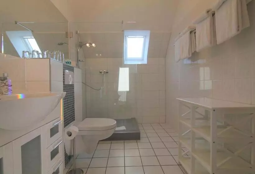 スタンダード4人部屋, Landhotel Garni Zur Linde