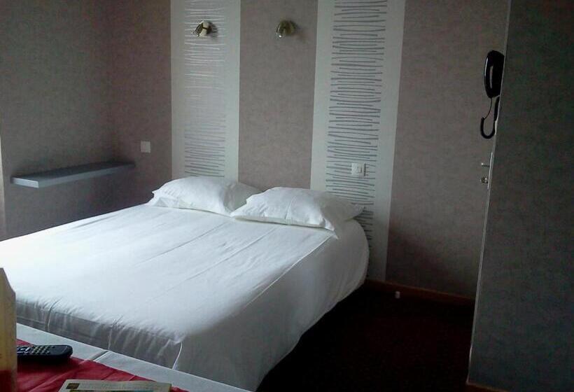 غرفة قياسية ثلاثية, Restaurant Le Phare