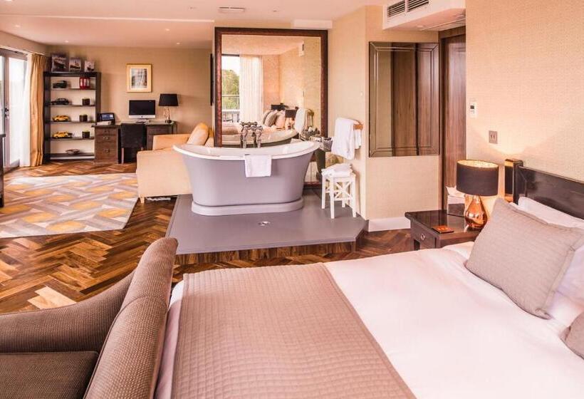 シニアスイート, The Varsity Hotel & Spa