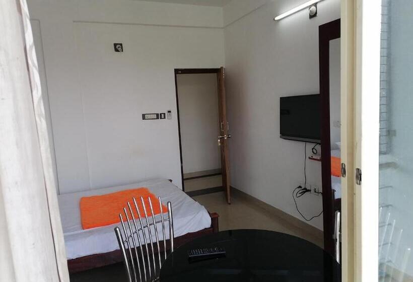 带1个卧室的带阳台的公寓, Green Garden Apartments