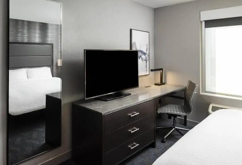 キングサイズベッドのスイートルーム, Fairfield Inn & Suites By Marriott Boston Logan Airport/chelsea