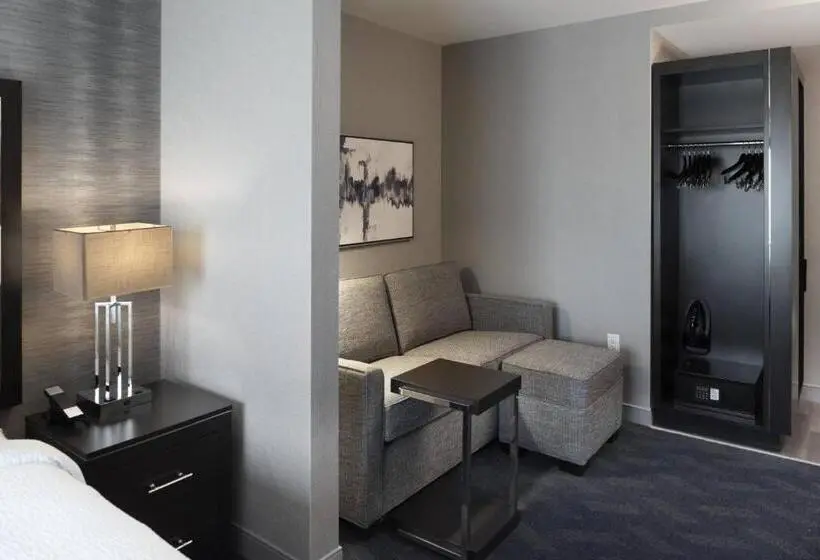 キングサイズベッドのスイートルーム, Fairfield Inn & Suites By Marriott Boston Logan Airport/chelsea