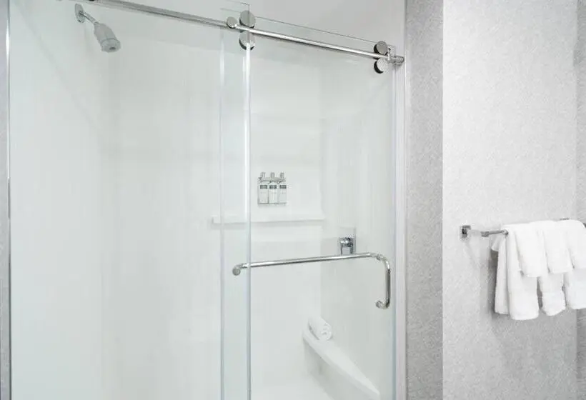 キングサイズベッドのスタンダードルーム, Fairfield Inn & Suites By Marriott Boston Logan Airport/chelsea