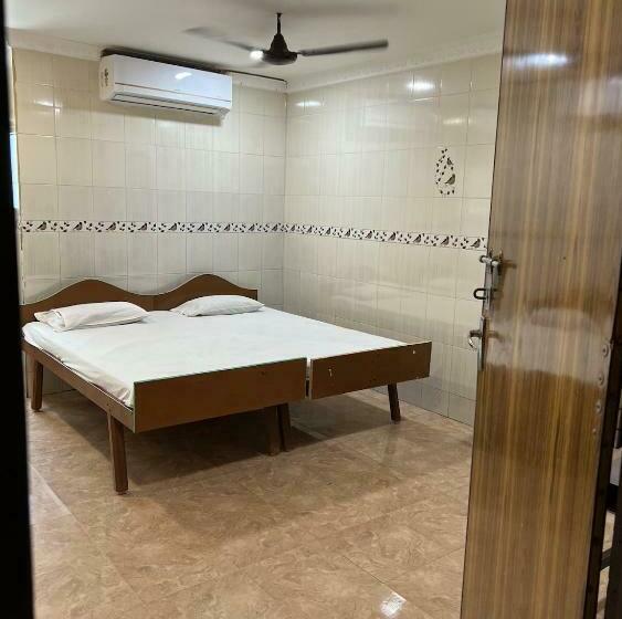 اتاق لوکس, Thilak