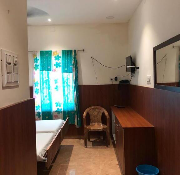 اتاق اکونومی, Thilak