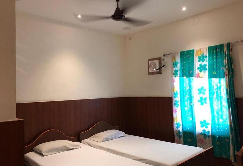 اتاق اکونومی, Thilak