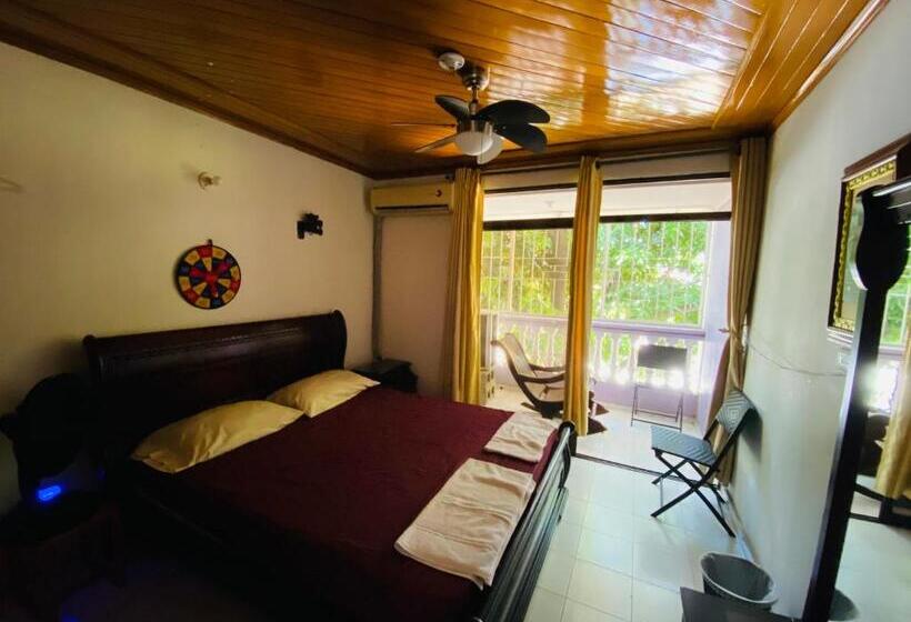 Номер Стандарт с Балконом, Casa Feliz Hostal