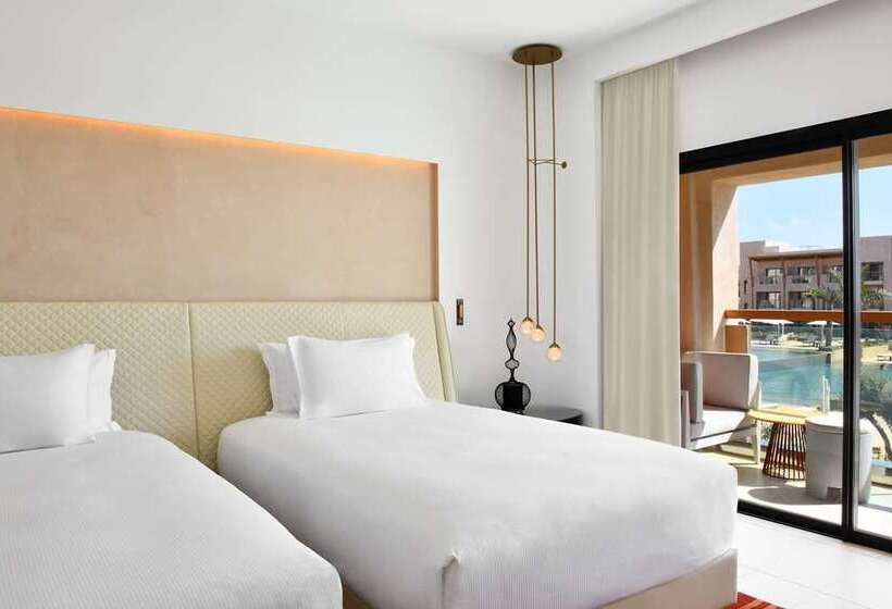 اتاق خانوادگی با چشم‌انداز استخر, Hilton Taghazout Bay Beach Resort & Spa