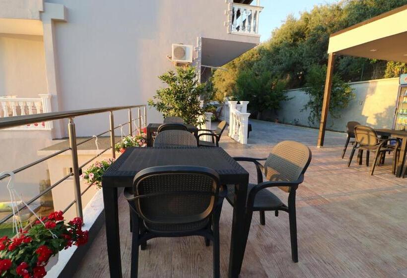 חדר סטנדרט לשלושה, Vila Elarad