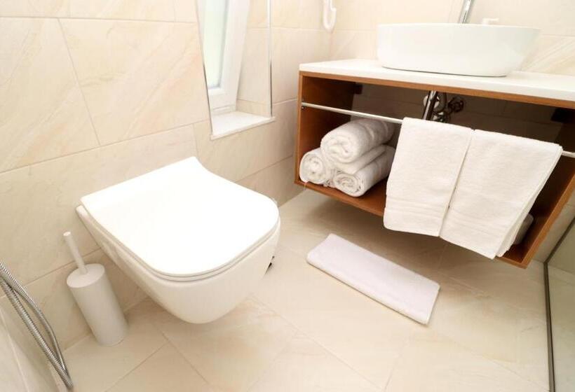 חדר דלוקס לשלושה, Vila Elarad