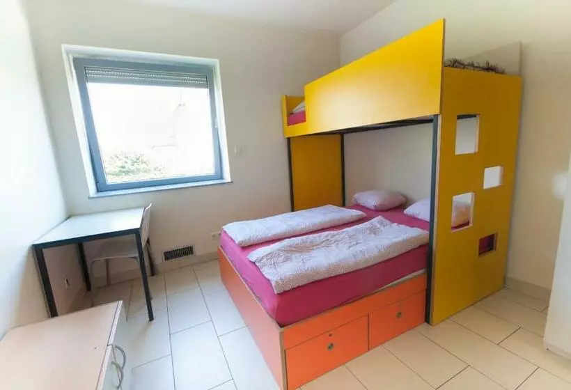 اتاق استاندارد با سرویس بهداشتی مشترک, Simbol Rooms With Free Private Parking