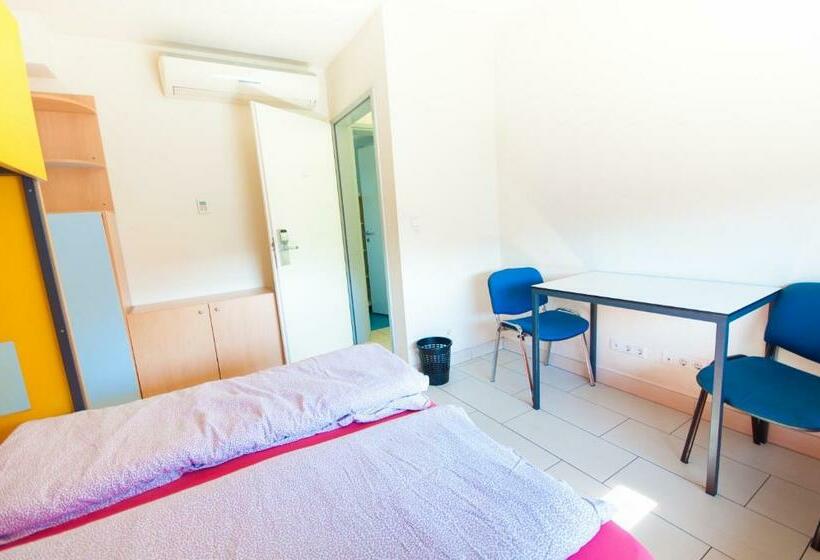 اتاق استاندارد با سرویس بهداشتی مشترک, Simbol Rooms With Free Private Parking