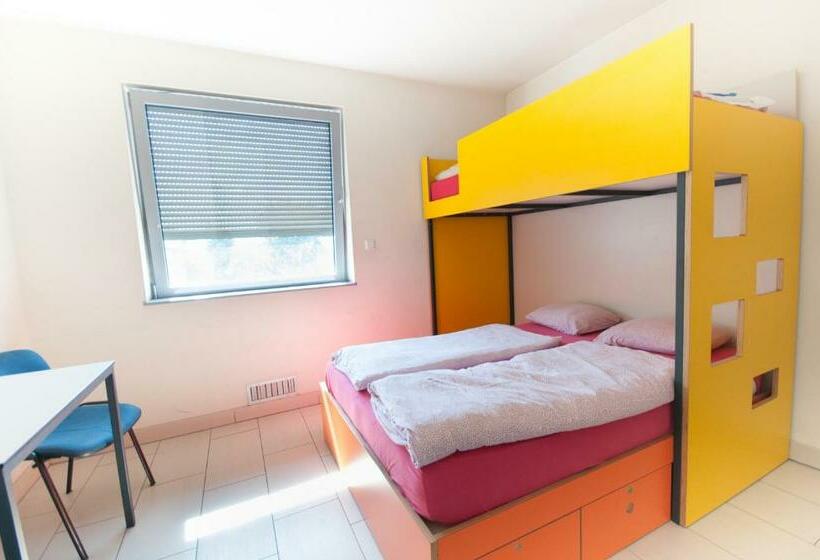 اتاق استاندارد با سرویس بهداشتی مشترک, Simbol Rooms With Free Private Parking