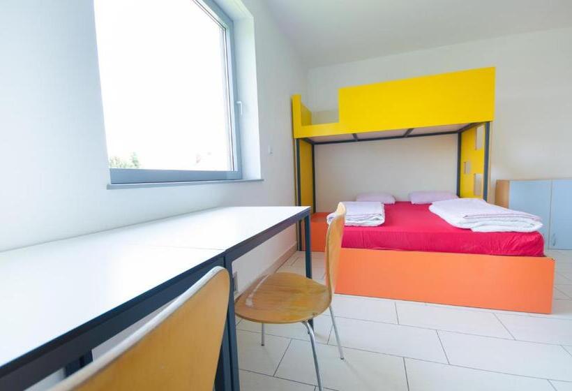 اتاق استاندارد با سرویس بهداشتی مشترک, Simbol Rooms With Free Private Parking