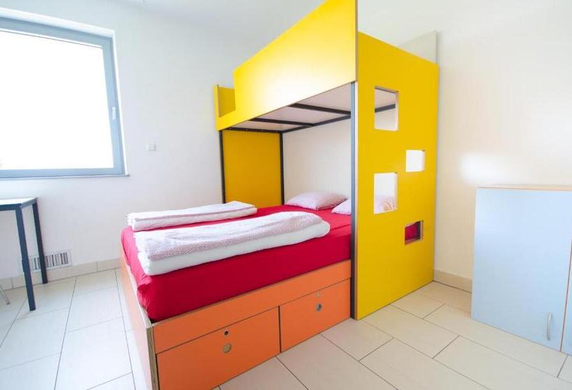 اتاق استاندارد با سرویس بهداشتی مشترک, Simbol Rooms With Free Private Parking