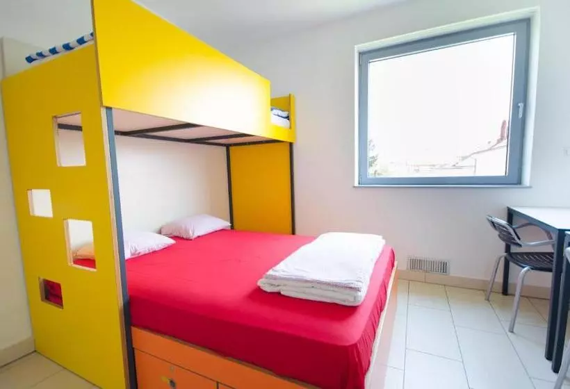 اتاق استاندارد سه تخته با سرویس بهداشتی مشترک, Simbol Rooms With Free Private Parking